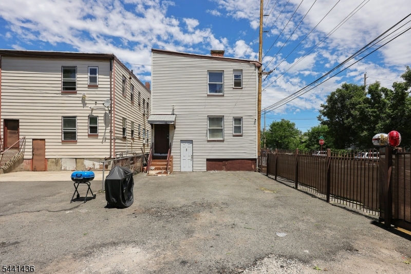 114 9th Ave Property Photo 8