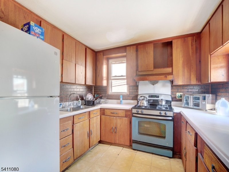 115 Madison Ave Property Photo 6