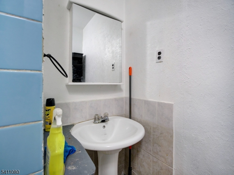 115 Madison Ave Property Photo 16