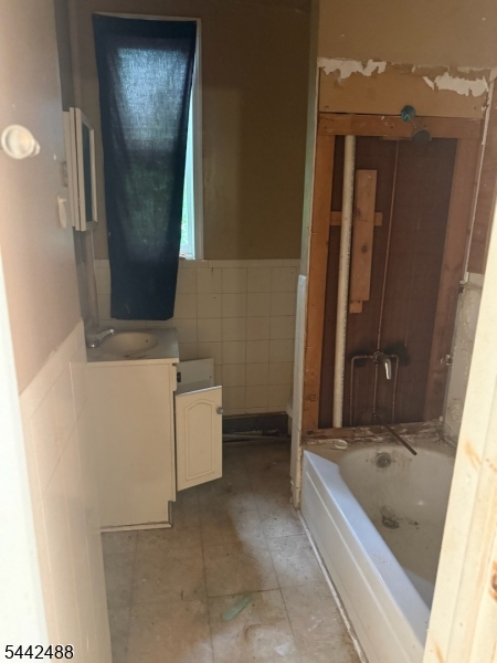 17 Wakeman Ave Property Photo 4