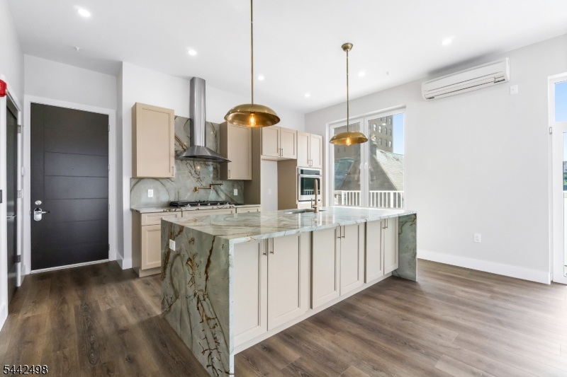 21 Lincoln Park 300 Property Photo 1