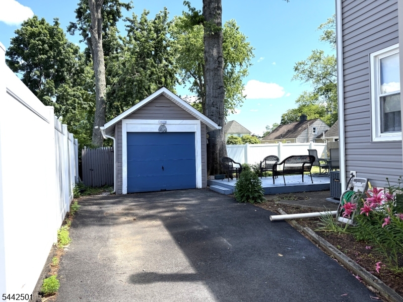 810 Colfax Ave Property Photo 16