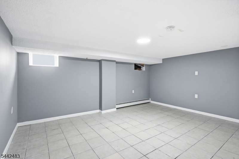 829 Allen St 4 Property Photo 10