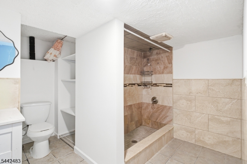 829 Allen St 4 Property Photo 11
