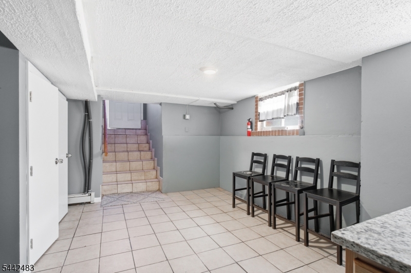 829 Allen St 4 Property Photo 14