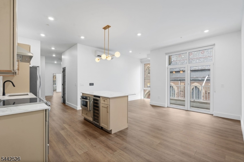 21 Lincoln Park 203 Property Photo 1