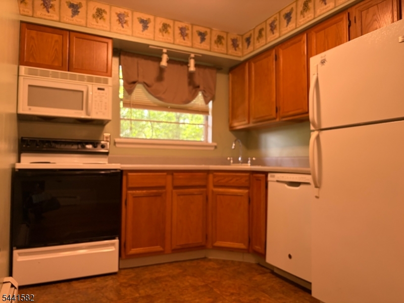 28 Deanna Dr Apt 57 57 Property Photo 6