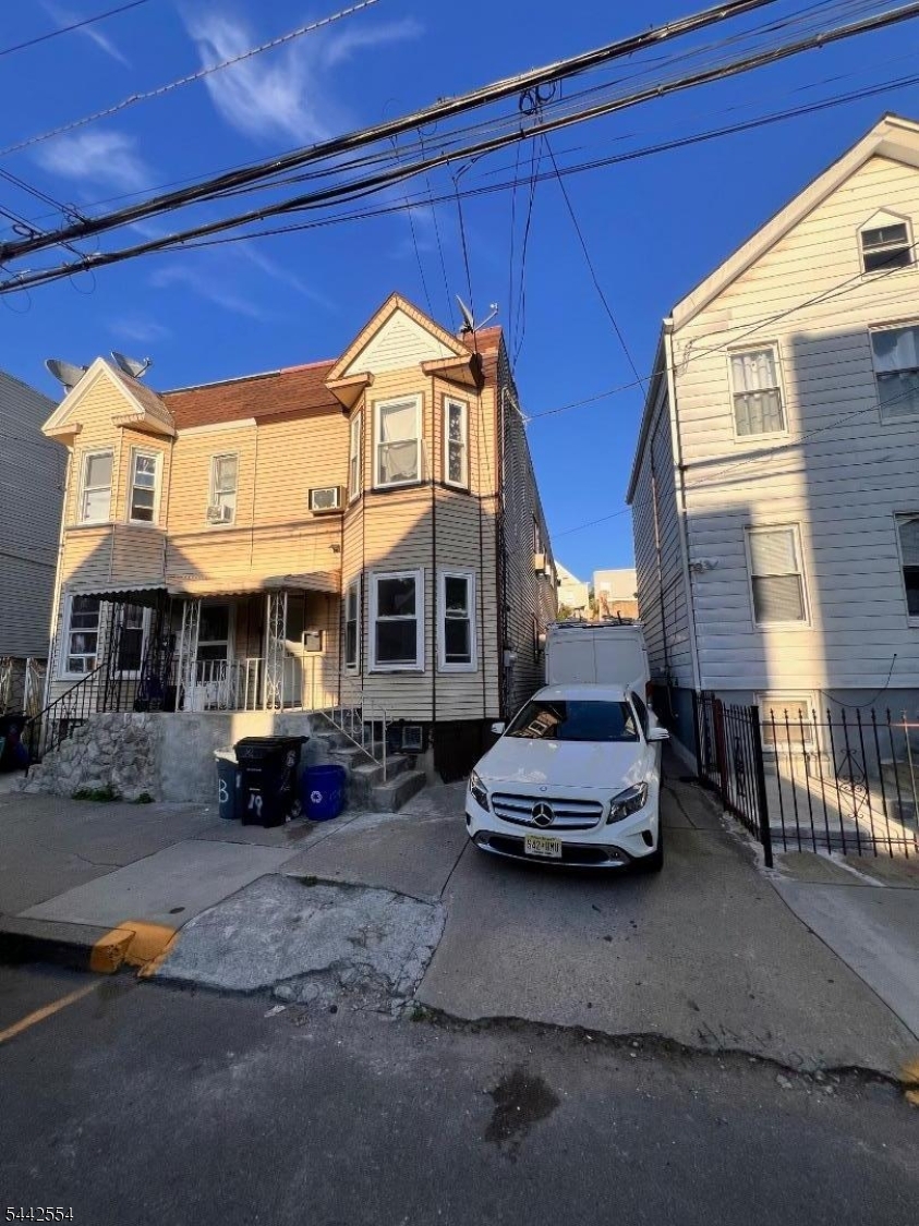 19 Highland Ave Property Photo 1