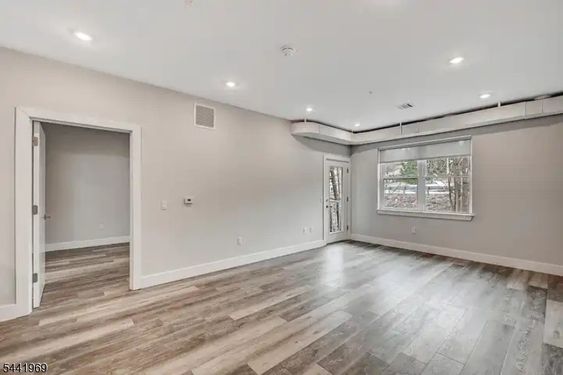 2 Flanders Rd 409 409 Property Photo 9