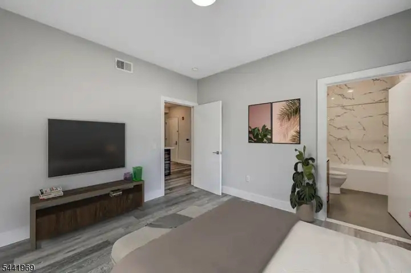 2 Flanders Rd 409 409 Property Photo 14