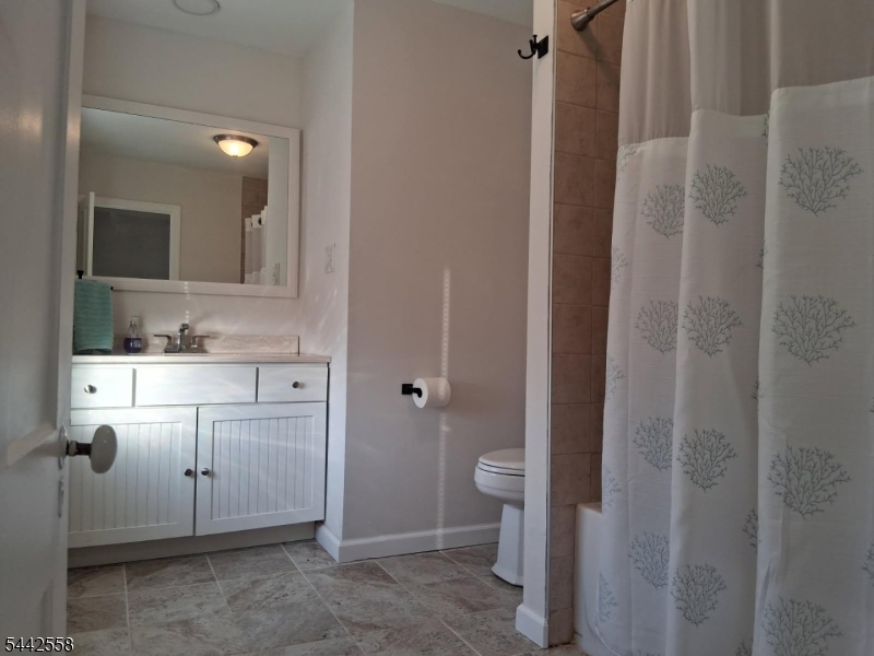 58 Thompson St Property Photo 20