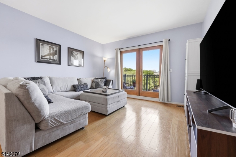 242 The Promenade 242 Property Photo 1