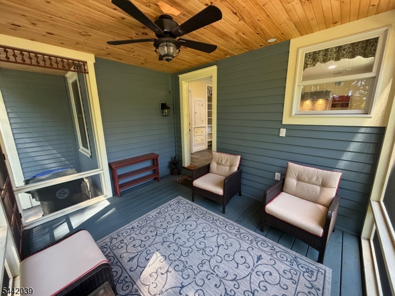 689 Bartley Rd Property Photo 9