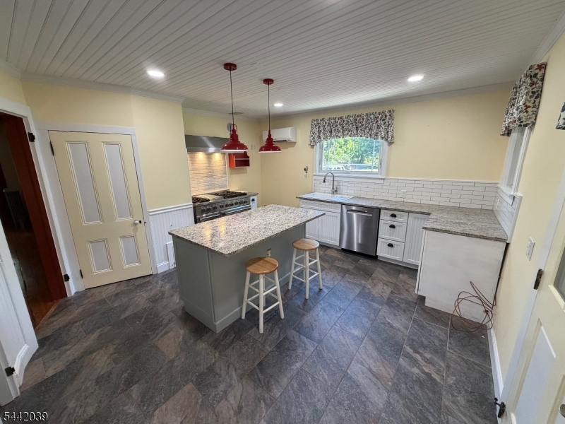 689 Bartley Rd Property Photo 10