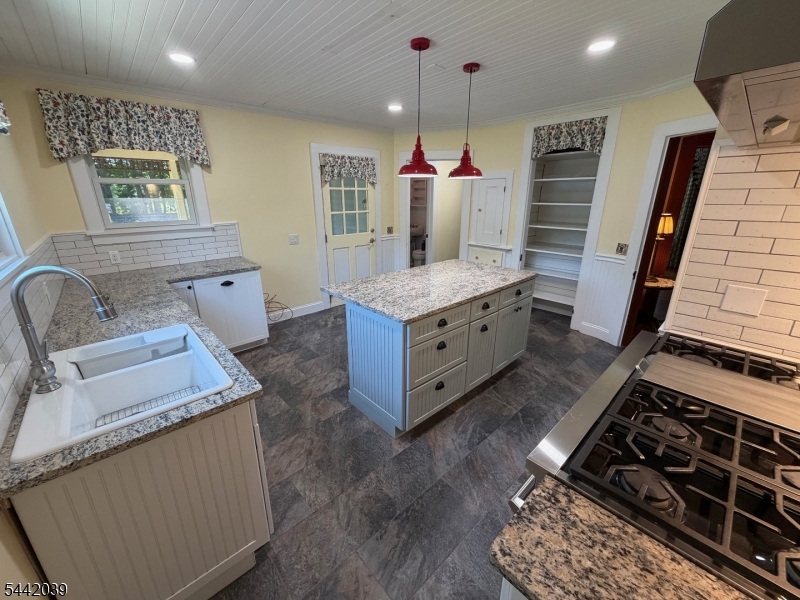 689 Bartley Rd Property Photo 12