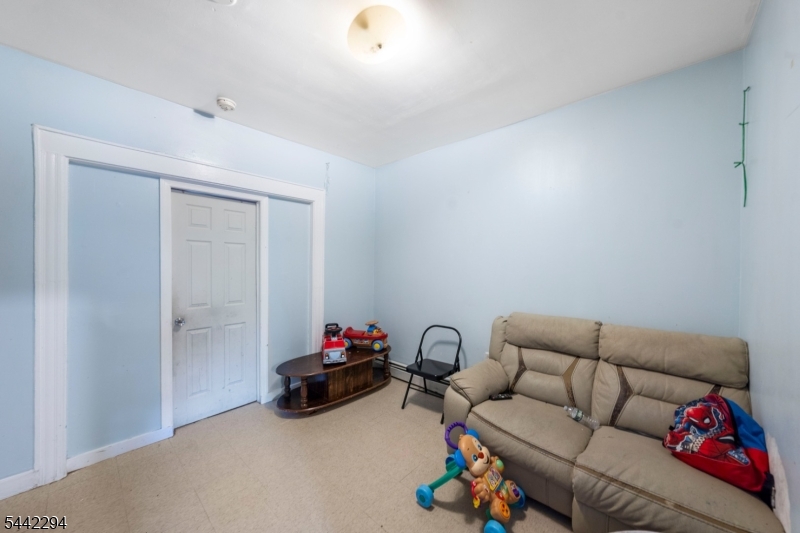 171 3rd St Property Photo 22