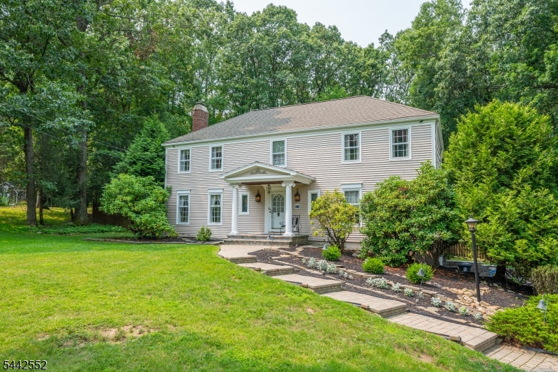 11 Laurel Ln Property Photo 1