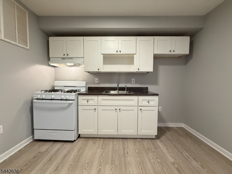 34 Auburn St 2 Property Photo 11