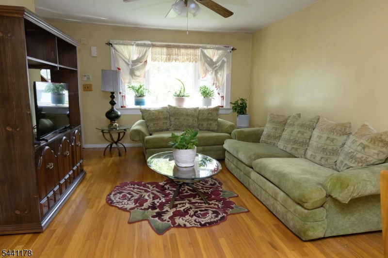 765 Grove St Property Photo 5
