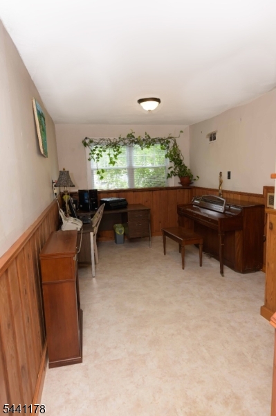 765 Grove St Property Photo 23