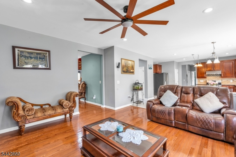 664 Roosevelt Ave Property Photo 11