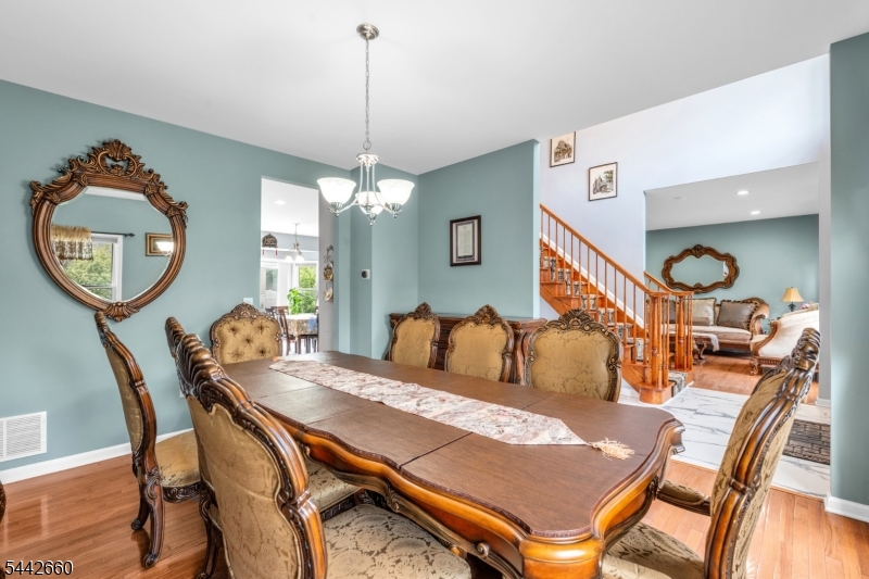 664 Roosevelt Ave Property Photo 15