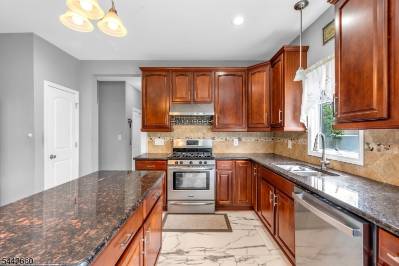 664 Roosevelt Ave Property Photo 18
