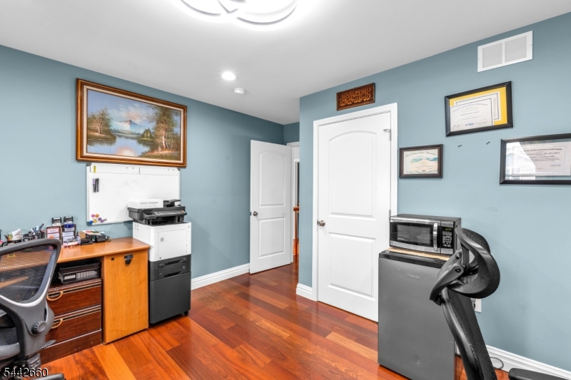 664 Roosevelt Ave Property Photo 31