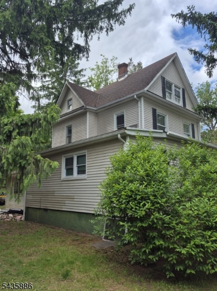 1207 Foster Ave Property Photo 1