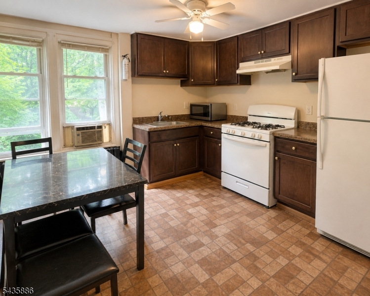 1207 Foster Ave Property Photo 15