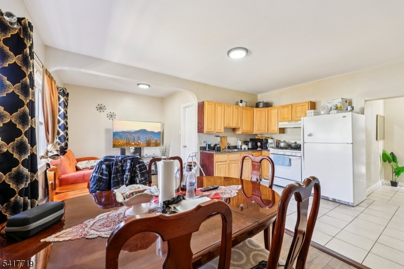 106 E Main St Property Photo 8
