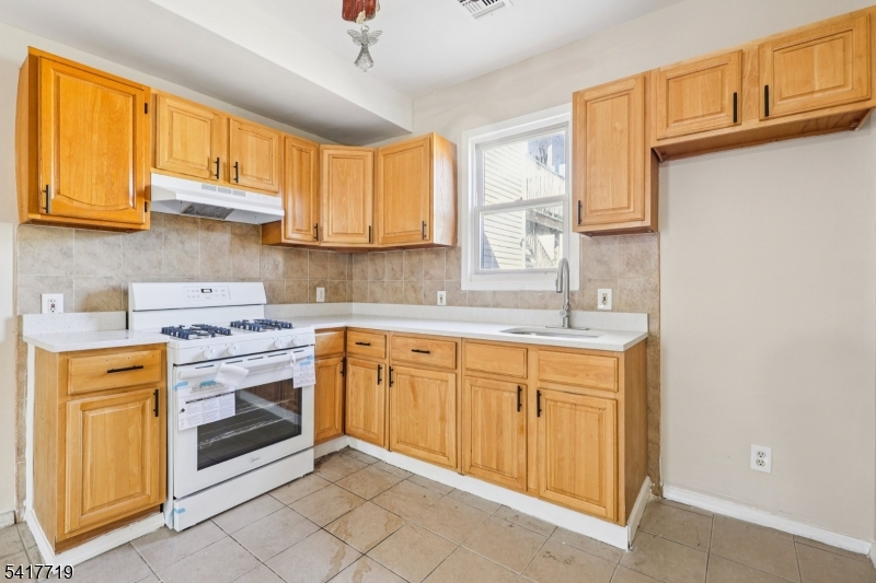 106 E Main St Property Photo 15