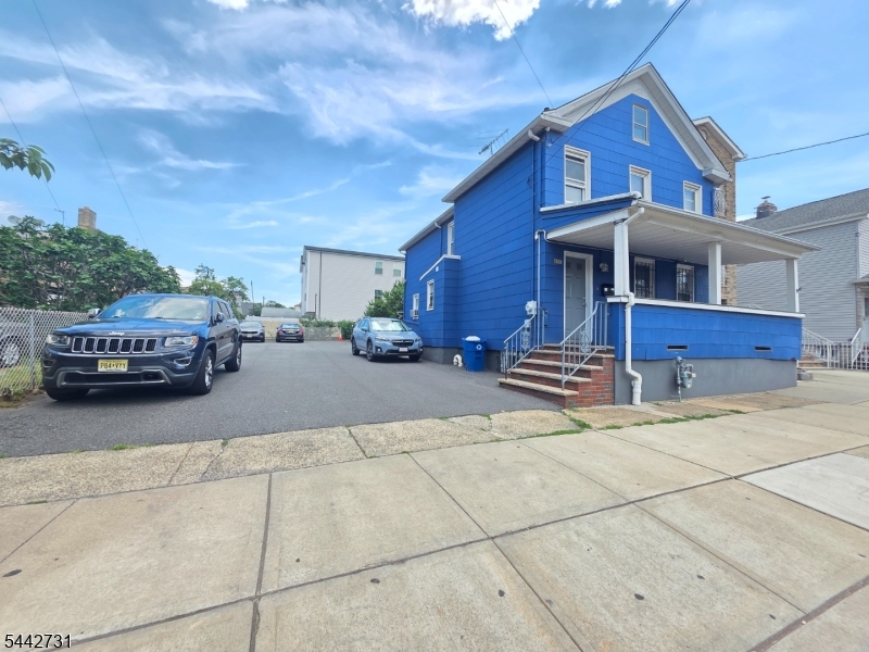 805 4Th Ave Property Photo 1