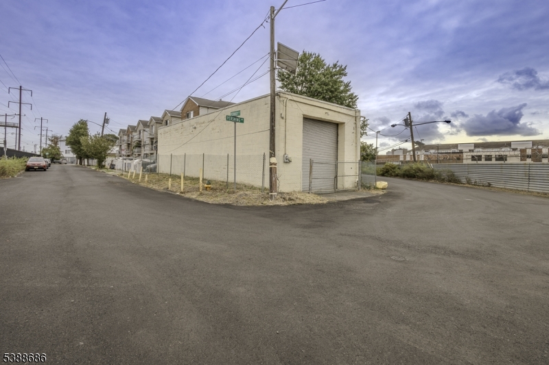 2 Pennsy Pl Property Photo 3