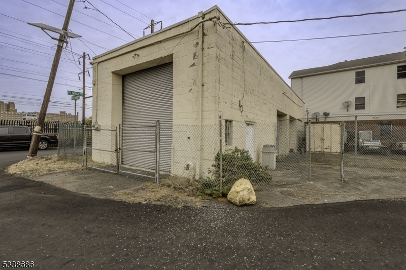 2 Pennsy Pl Property Photo 5