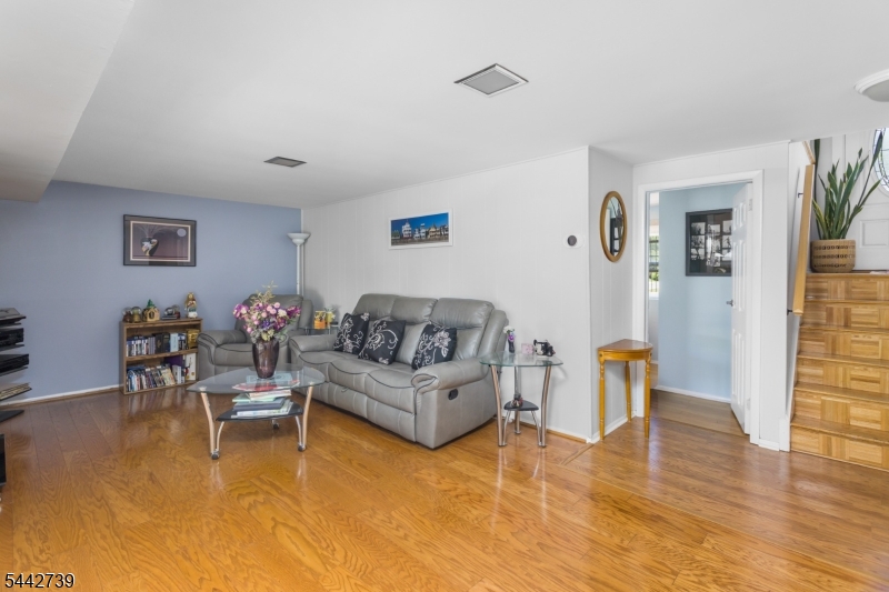 7 Vauxhall Rd Property Photo 16