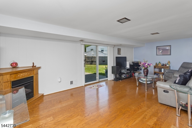 7 Vauxhall Rd Property Photo 17