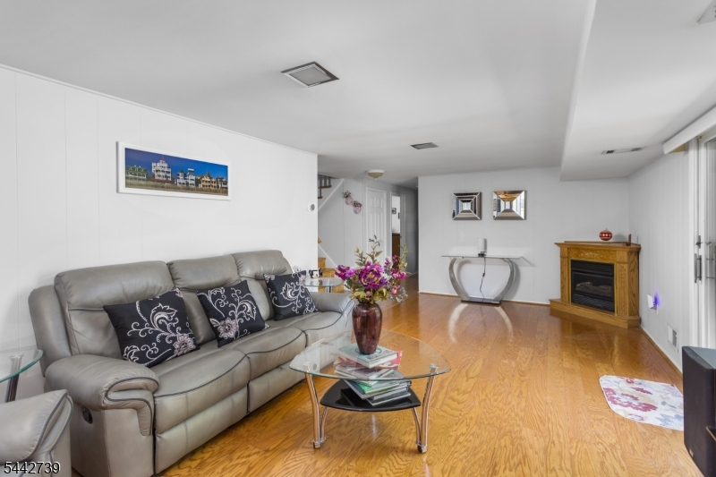 7 Vauxhall Rd Property Photo 18