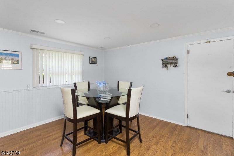7 Vauxhall Rd Property Photo 19