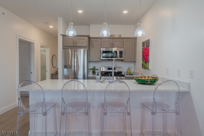 1026 Stuyvesant Ave 407 Property Photo 6
