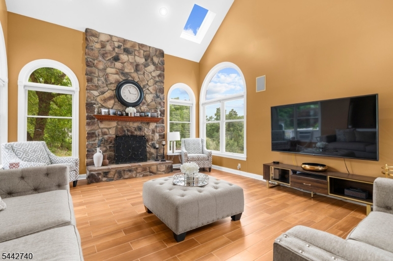 3 Regal Way Property Photo 6