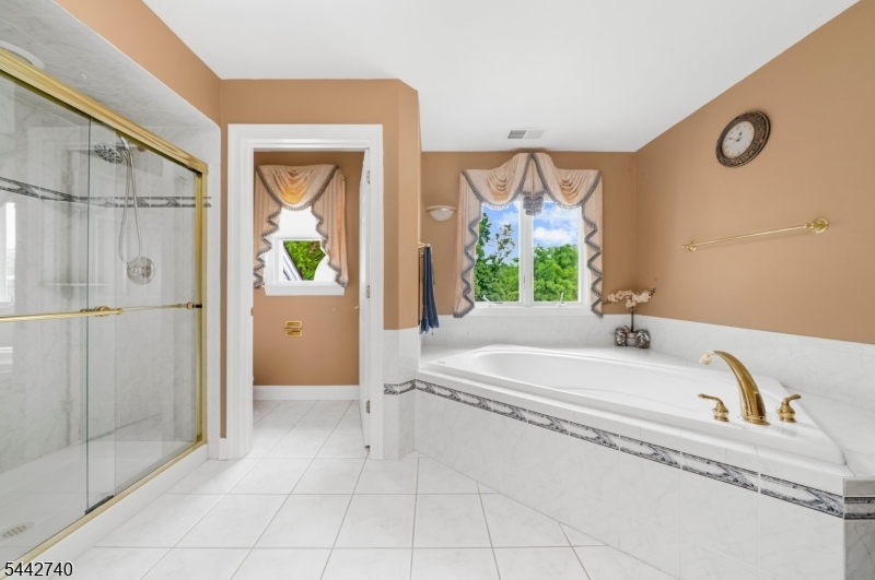 3 Regal Way Property Photo 22