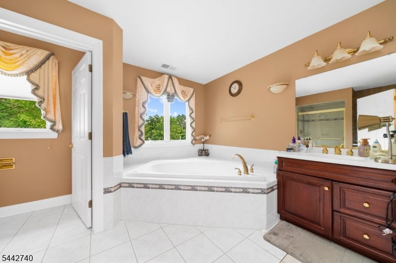 3 Regal Way Property Photo 23