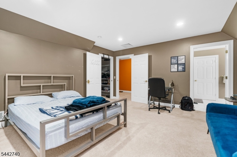 3 Regal Way Property Photo 28