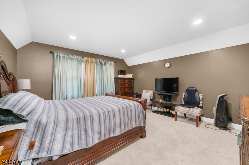 3 Regal Way Property Photo 29