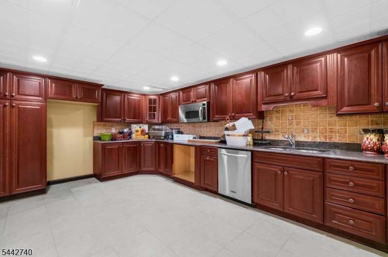 3 Regal Way Property Photo 32