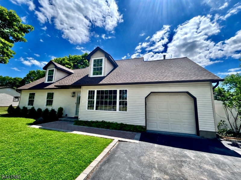 17 Londonderry Dr Property Photo 2