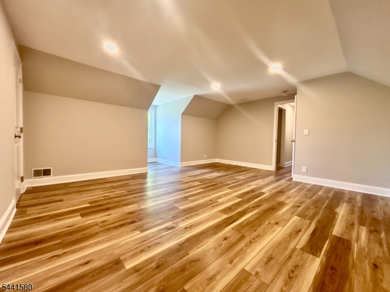 17 Londonderry Dr Property Photo 12