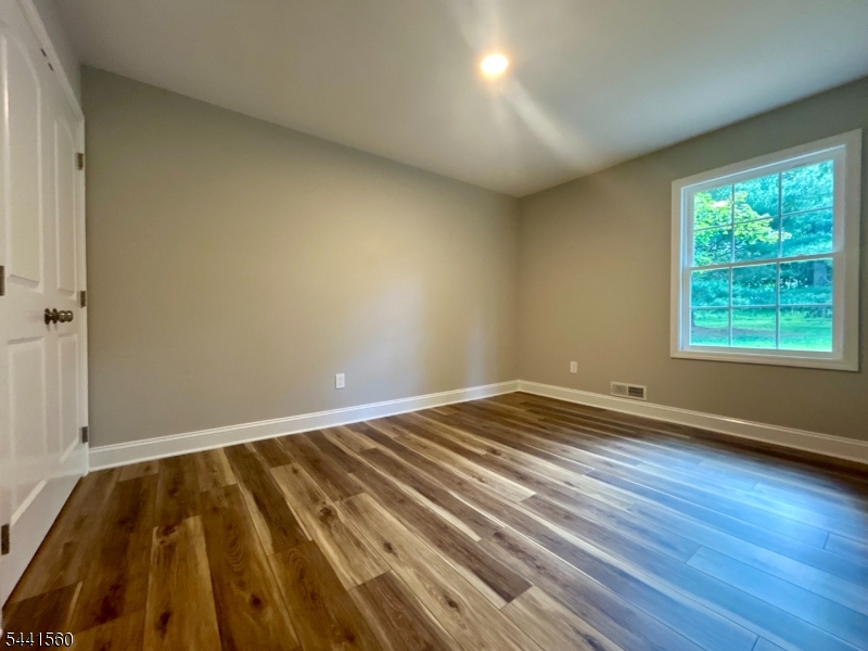 17 Londonderry Dr Property Photo 18