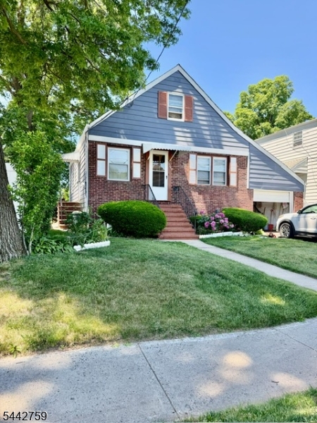 624 Chandler Ave Property Photo 1